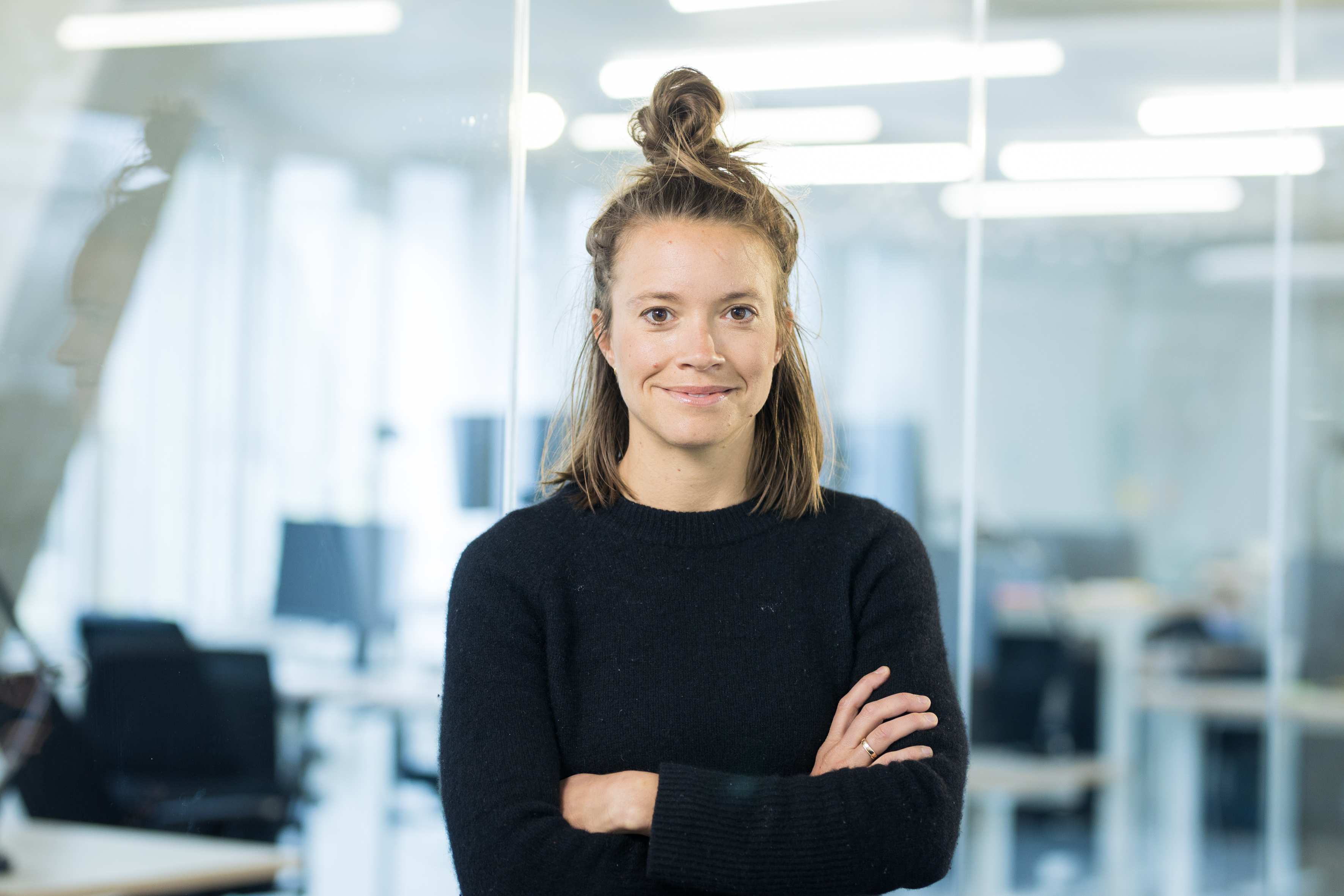 A portrait photo of Anna Sinell in the DigitalService office