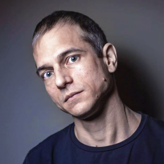 Portrait picture of the author Kai Bernhard