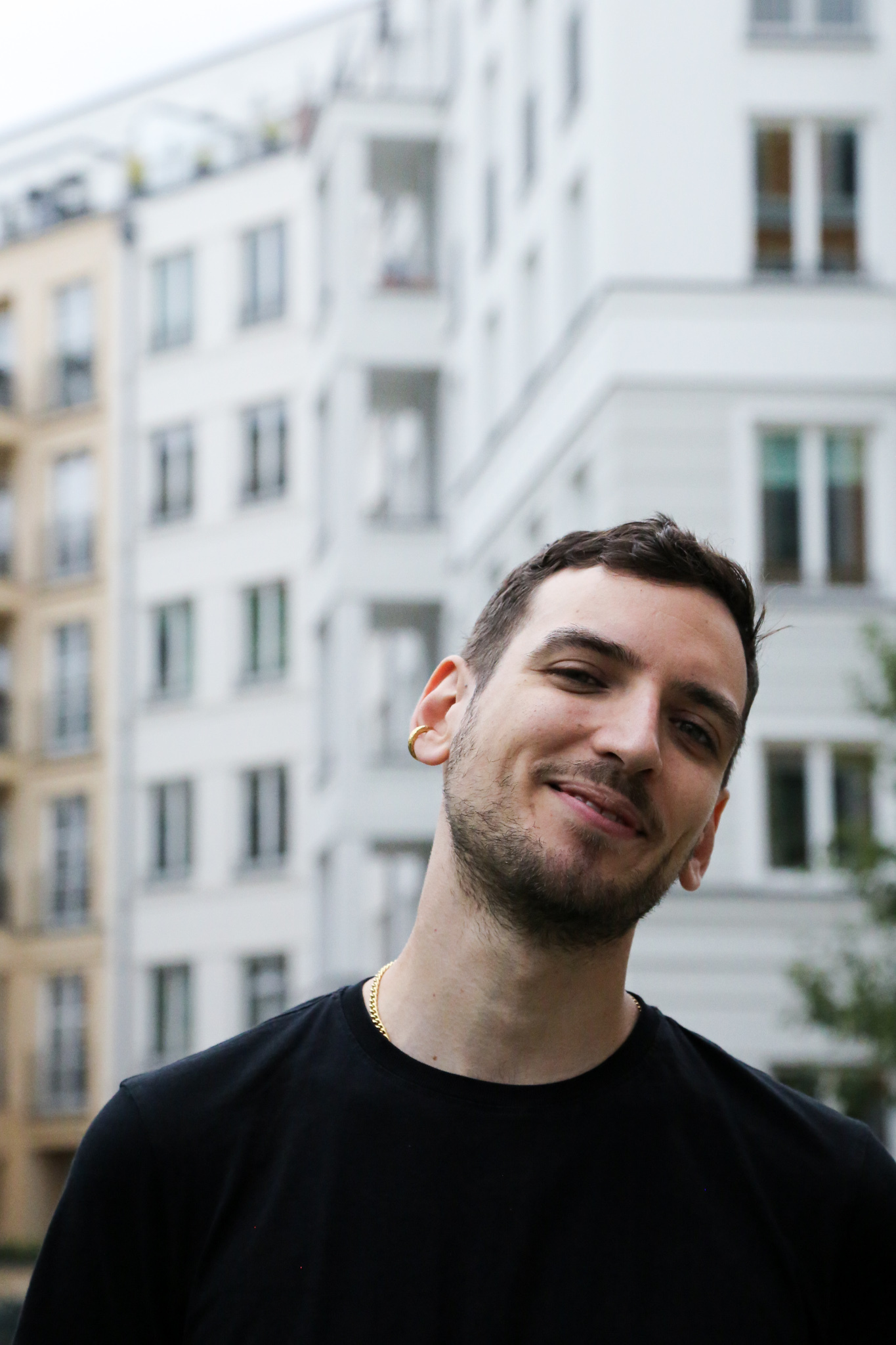 Portrait picture of the author Christoph Omid Hohnerlein