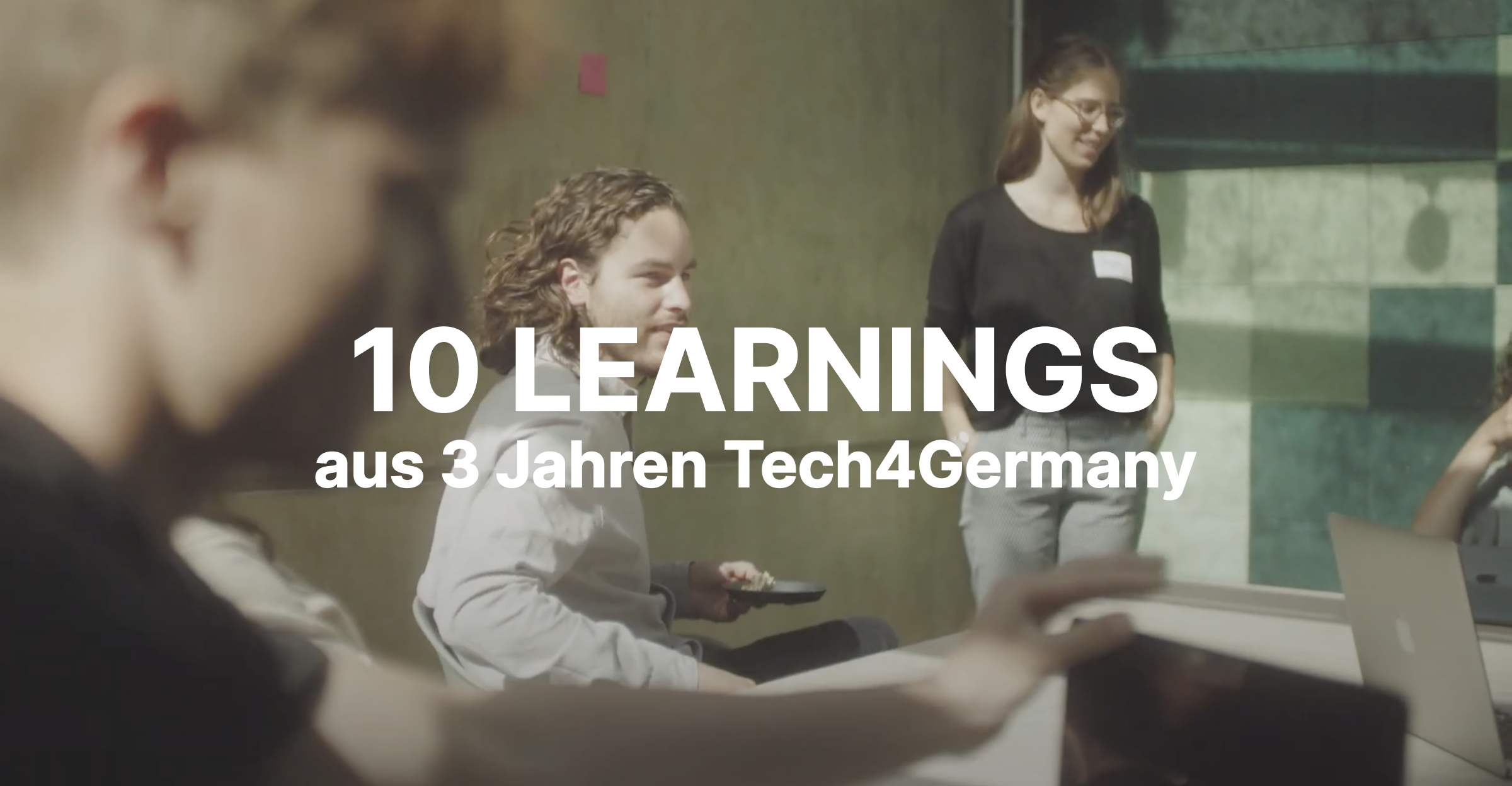 Personen bei der Arbeit für Tech4Germany