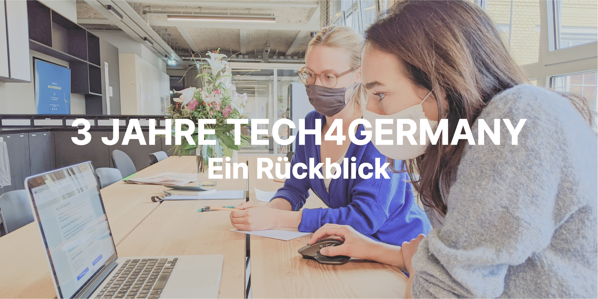 Zwei Frauen bei der Arbeit für Tech4Germany