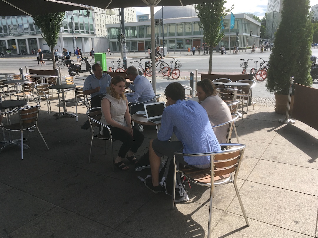 Zwei Personen beim Nutzertest