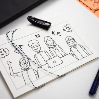 Zettel mit einr Zeichnung, auf der Danke steht