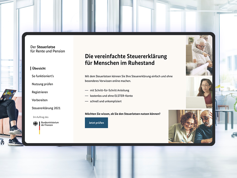 The homepage of the Pension Tax Guide online service on a tablet shows an overview of the menu items available for selection; the DigitalService office can be seen in the background as a visual style element