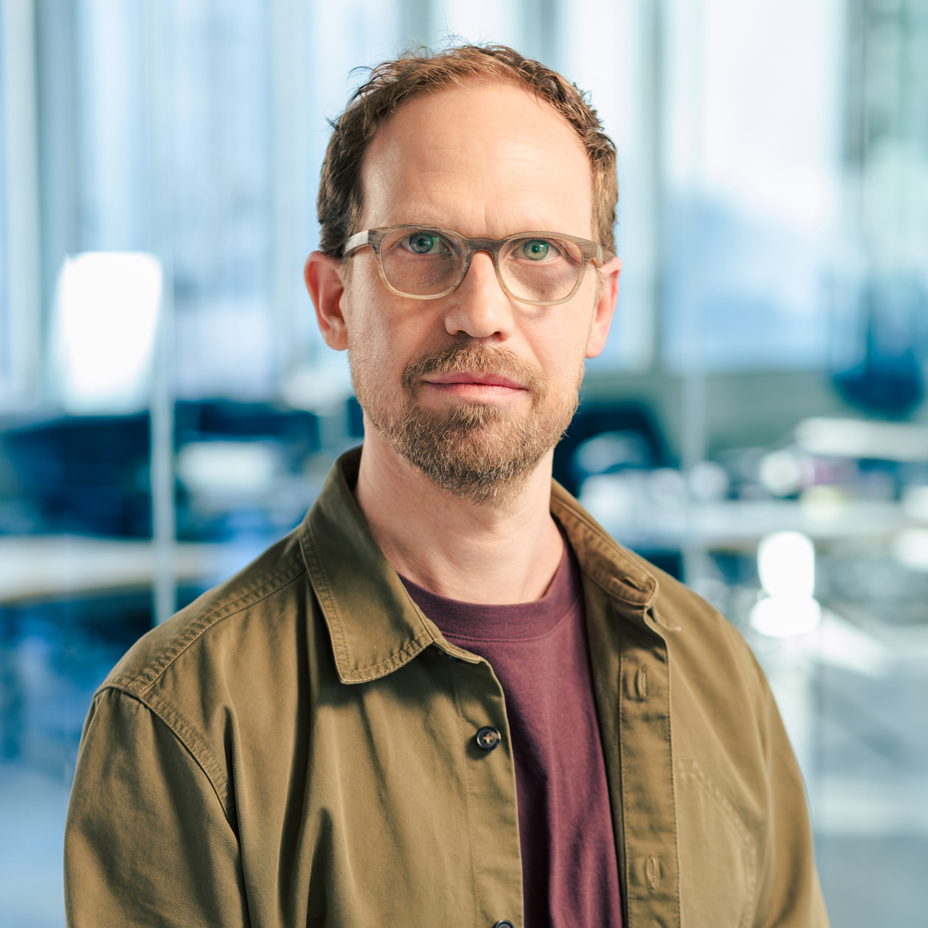 Porträtfoto Nils Diezemenn, Head of Communications beim DigitalService